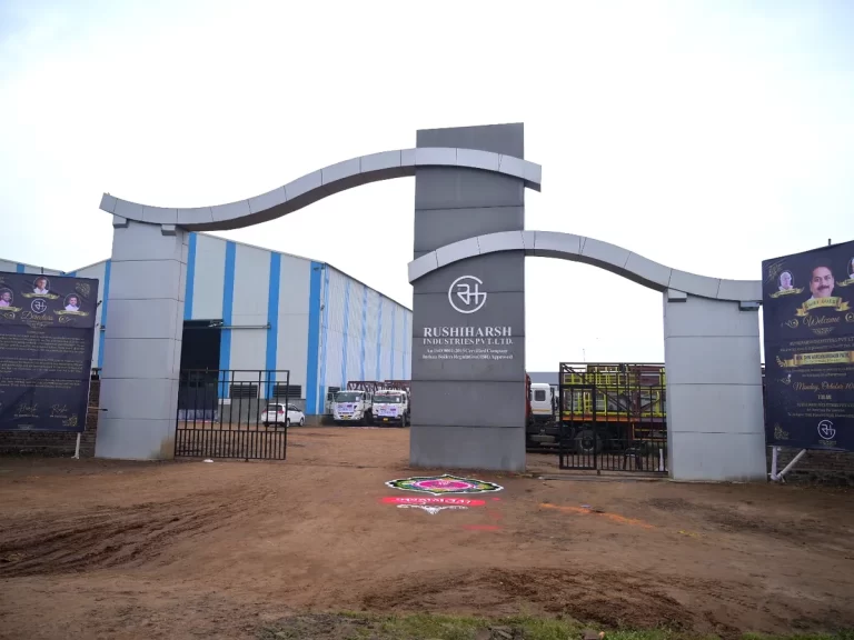 06-facility-gate